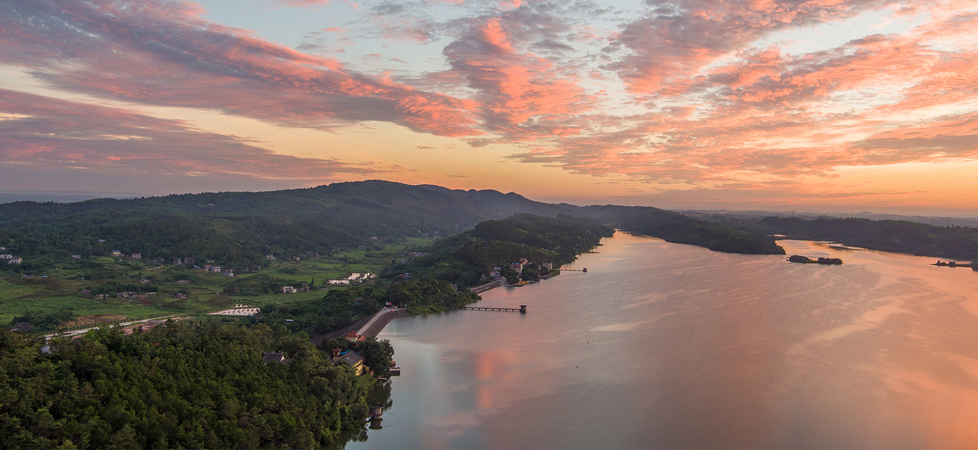 发展经济 建设隆昌