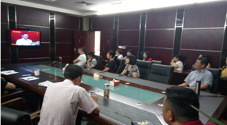 集中收看唐筱梅报告会