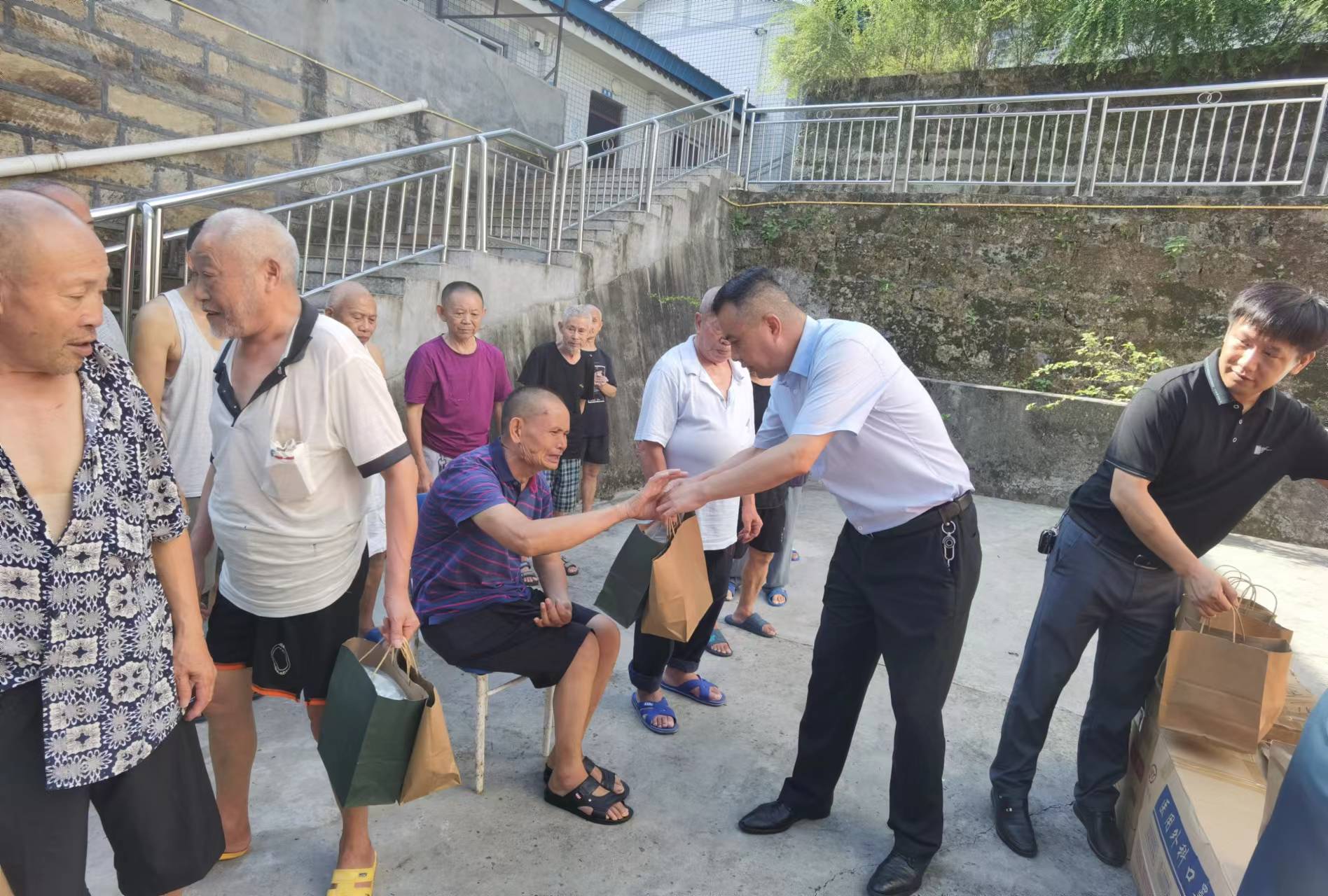 8.10慰问养老院1 8.10慰问养老院1