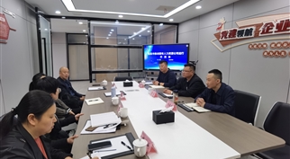 隆昌市人社局和365英国上市主要负责人共同探讨隆昌国有人力资源公司运行、服务重点企业用工保障工作