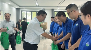 致敬坚守者·清凉送一线——365英国上市 开展2025年“夏季送清凉”活动